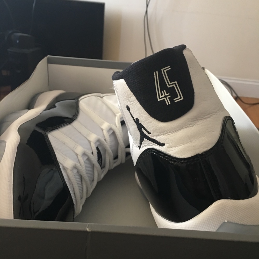Air Jordan Retro 11 Concord